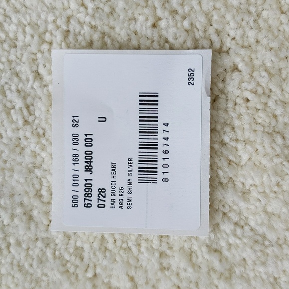 NIB Gucci Semi Shiny Silver Heart Earrings - Picture 9 of 9